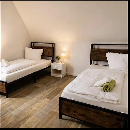 3-zimmer-haus Mit Garten, Terrasse & Parkplatz Appartement *