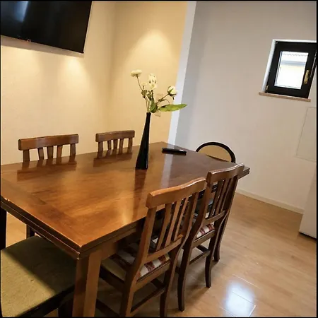 3-zimmer-haus Mit Garten, Terrasse & Parkplatz Appartement