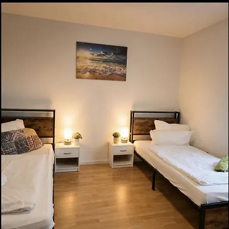 3-zimmer-haus Mit Garten, Terrasse & Parkplatz *